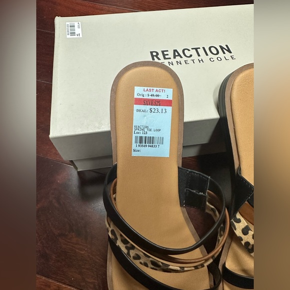 NWT KENNETH COLE REACTION SANDALS - Picture 2 of 3